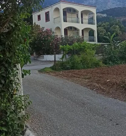 Apart-hotel Marina-anna 3*