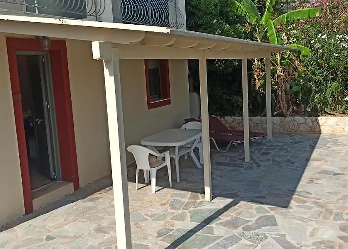 アパートホテル Marina-anna Afrato