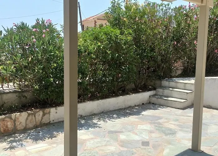 Marina-anna アパートホテル Afrato