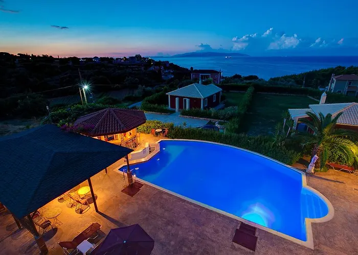 Marina-anna アパートホテル Afrato