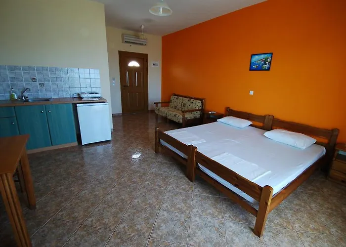 Marina-anna アパートホテル Afrato